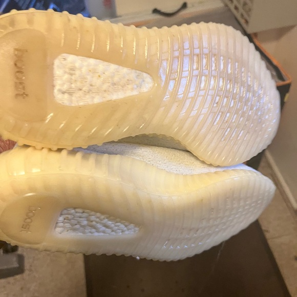 Yeezy - Picture 2 of 3